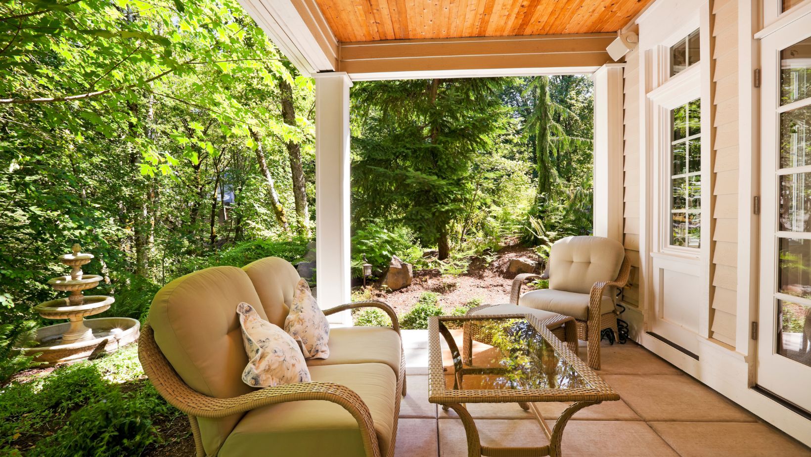 You are currently viewing Transform Your Home with a Stylish Covered Outdoor Living Space: Ideas & Maintenance Tips